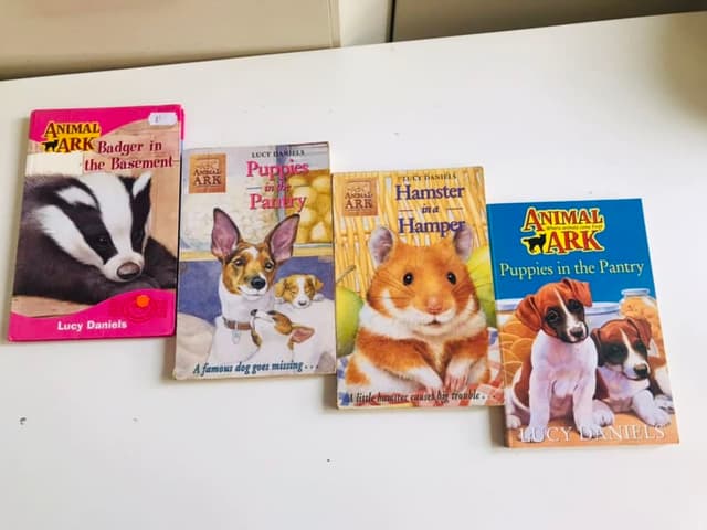 Set 4c trong Series Animal Ark – Lucy Daniels..