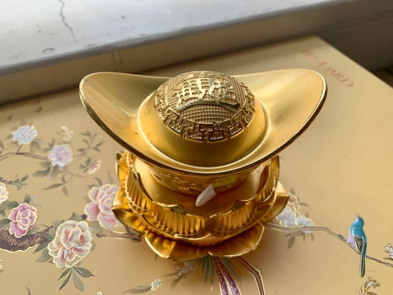 Thỏi vàng nén tài lộc